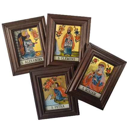 Name patronage pictures behind glass