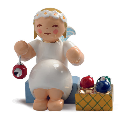 Marguerite angel with tree decoration