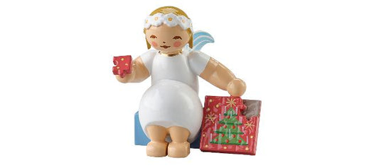 Marguerite ange avec puzzle, assise