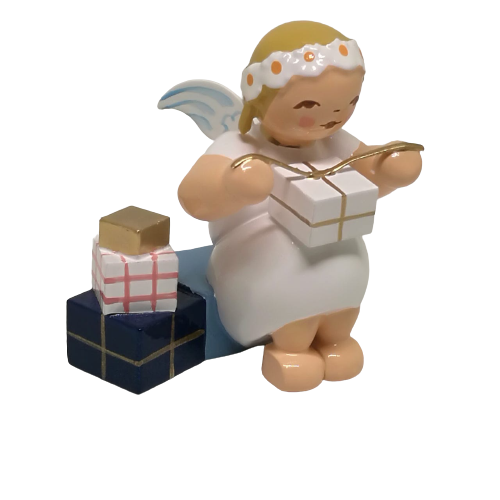 Marguerite angel with gifts
